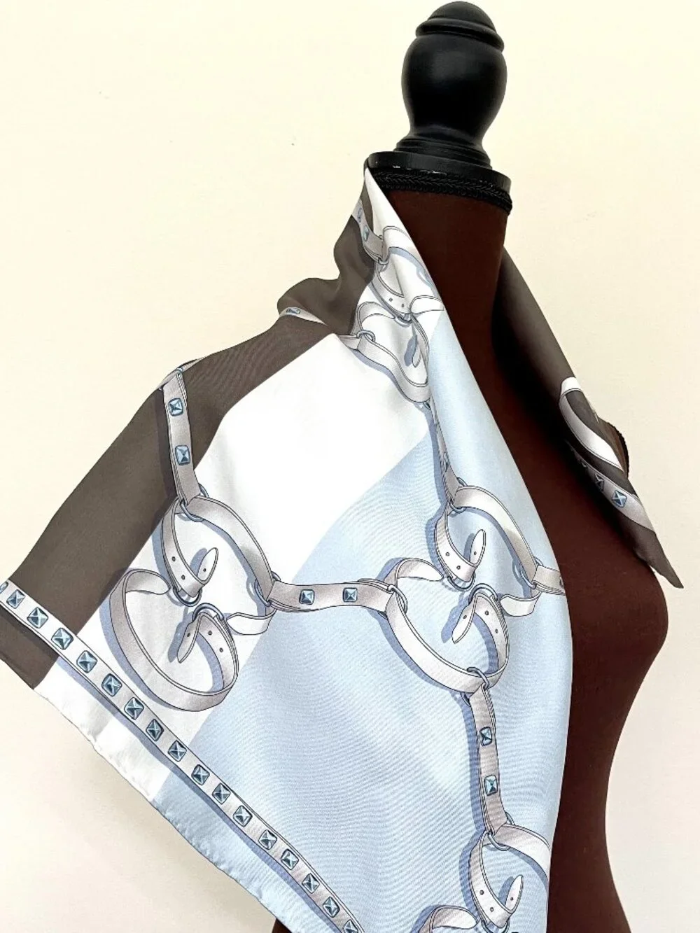 Display #2 NWT Gucci Color-Block Logo Silk Scarf